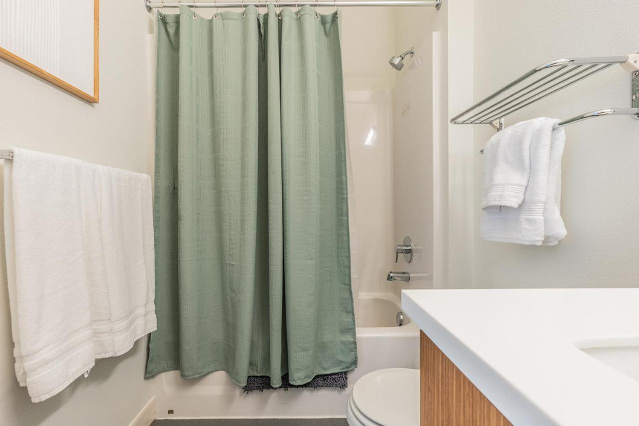 Close Downtown Modern Apartment - Pet Friendly, Wifi, Rooftop Views Seattle Esterno foto